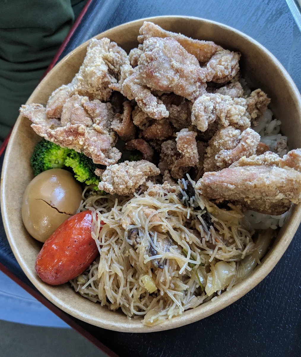 fried chicken rice 香香雞飯